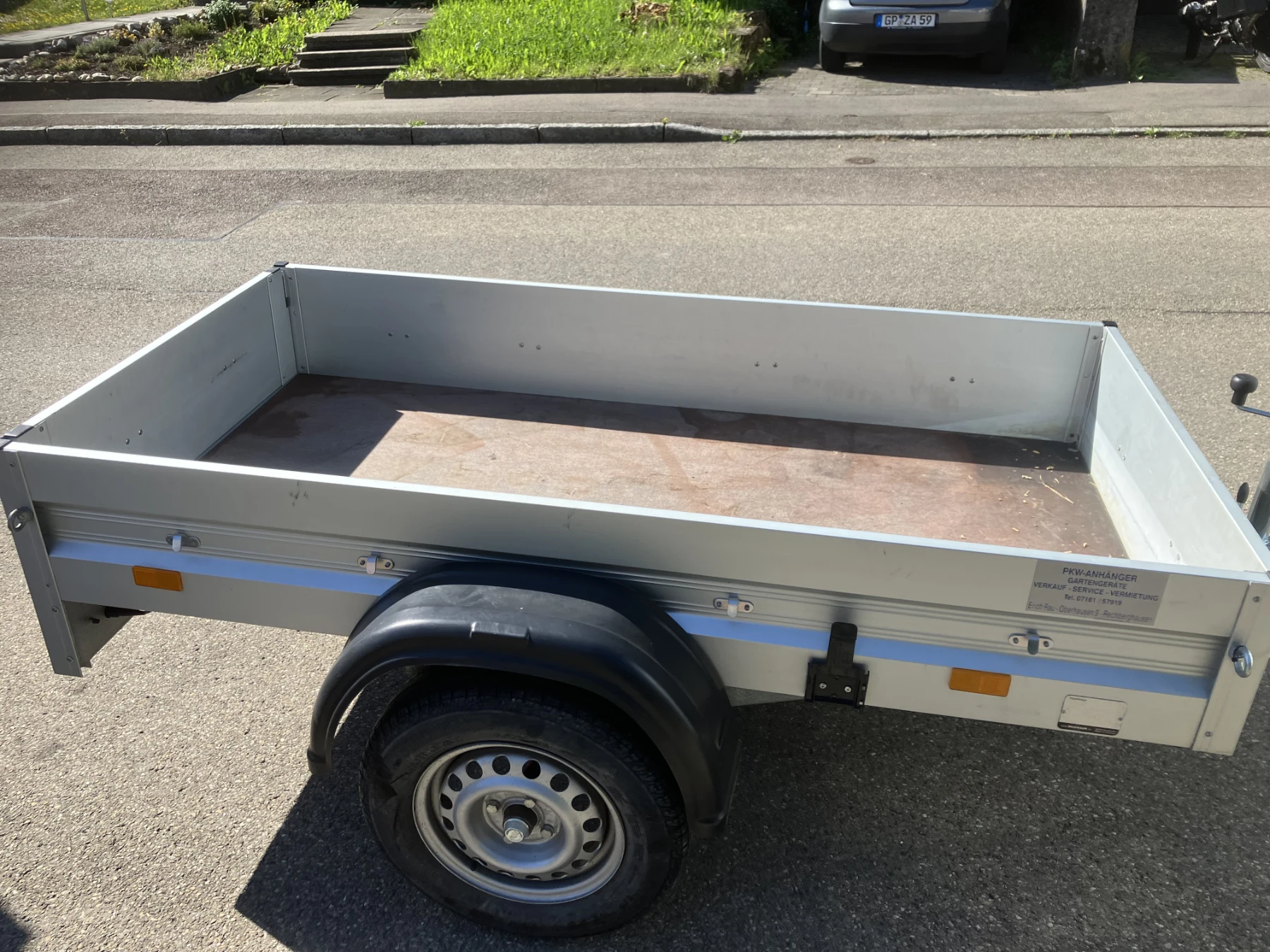 Rasenpflege im Garten Markus Hübl