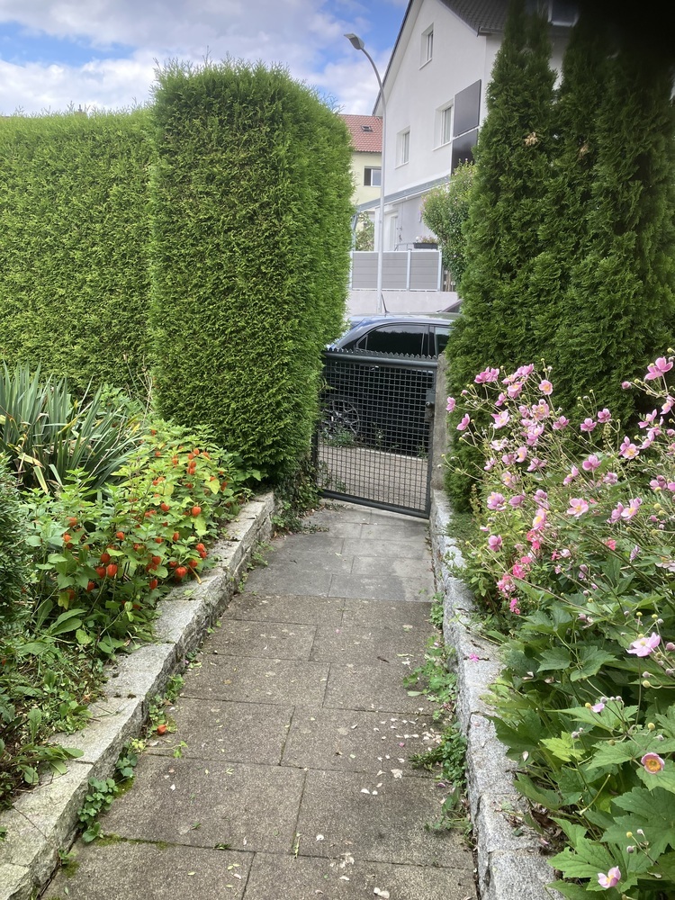 Eingangsbereich mit Blumen Markus Hübl