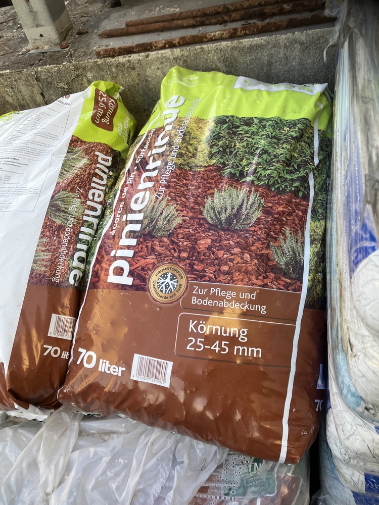 Pinienrinde zur Gartenpflege Markus Hübl