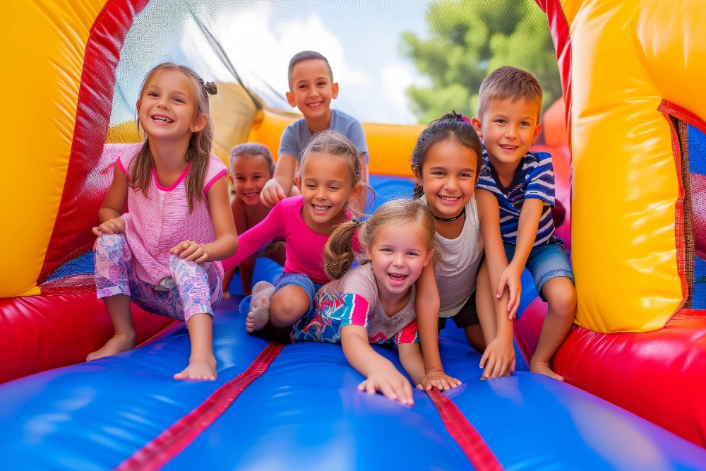 Das Bild zeigt die Hüpfburg von Markus Hübl auf einem Kindergeburtstag in Göppingen